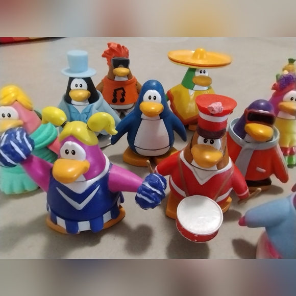 Y2K Disney Club Penguin 11 Piece 2" Figure *LOT* by JAXX Pacific - Picture 15 of 16